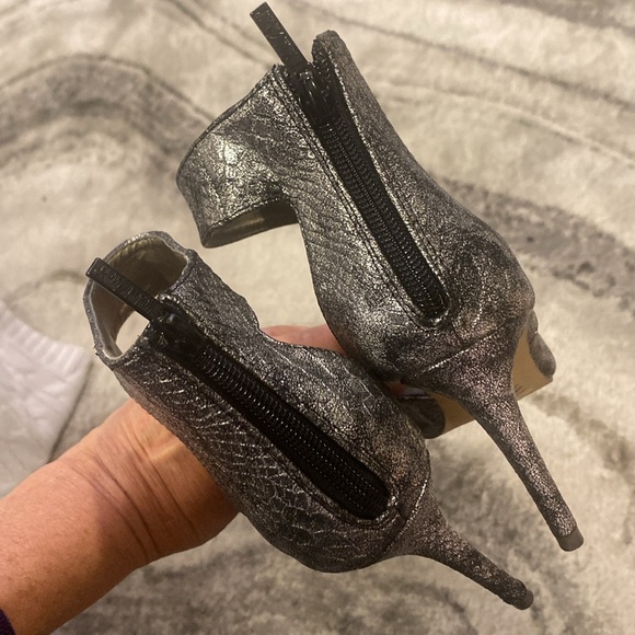 Michael Antonio Women's Janine Silver Snake D'Orsay Pump; size 8 no box - Picture 8 of 9